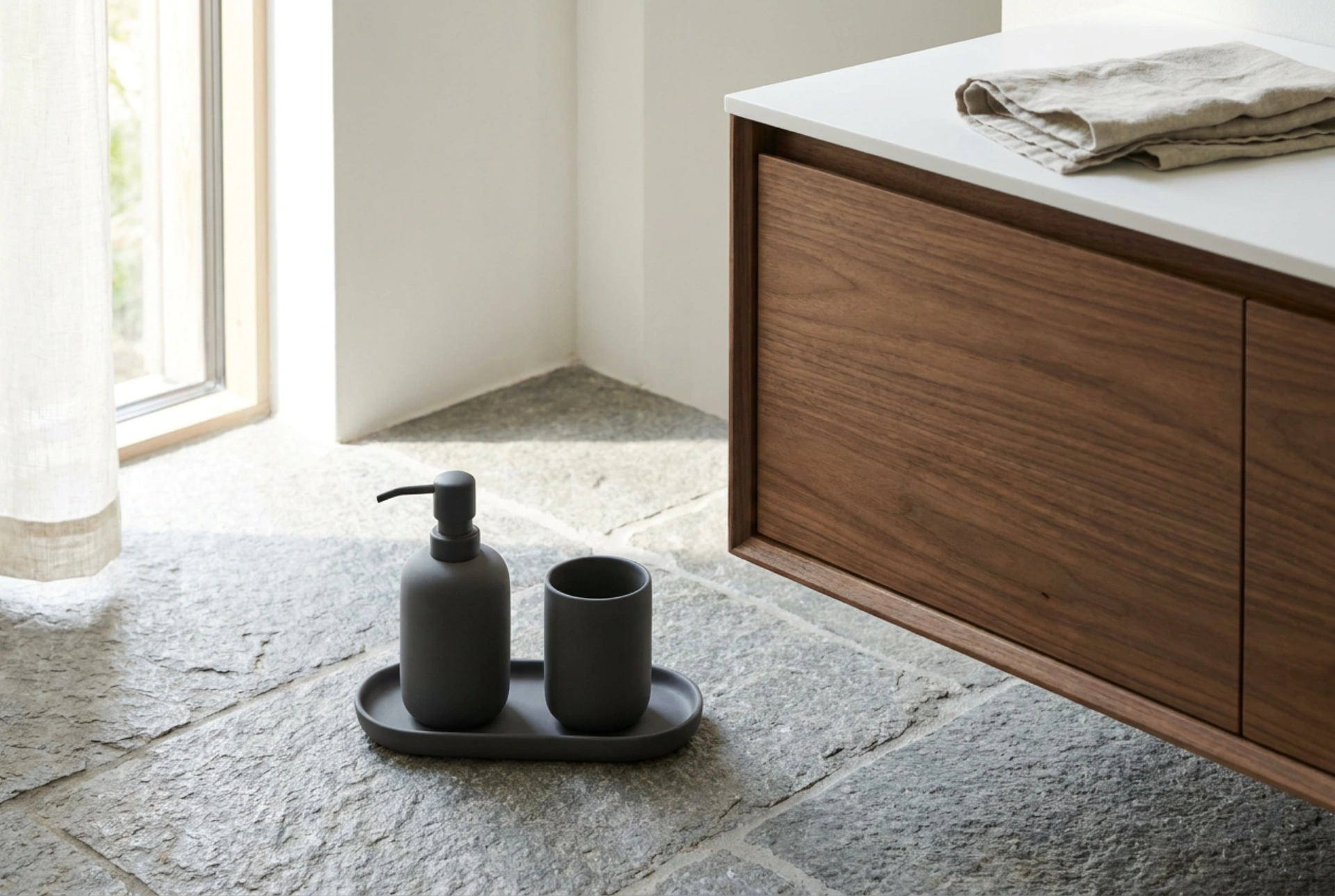 Wo WC-Rollenhalter und Klobürste für maximale Ergonomie platziert werden sollten