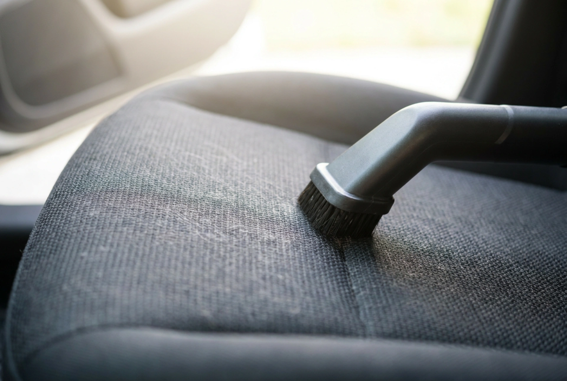 Autositze reinigen mit dem Nass-Trockensauger ohne Restfeuchte