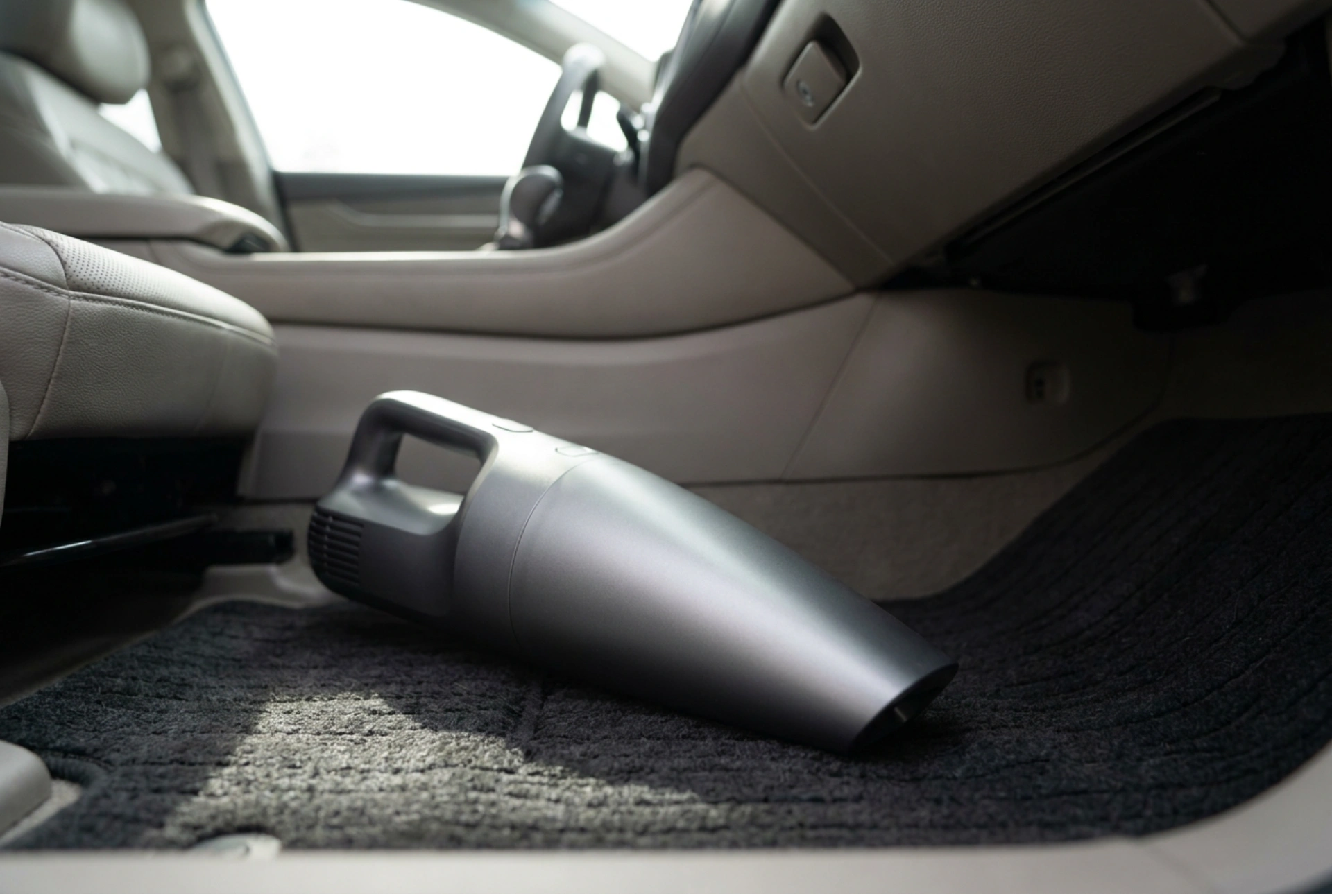 Wie Sie die Akkulaufzeit Ihres Handstaubsaugers bei der Autoreinigung maximieren