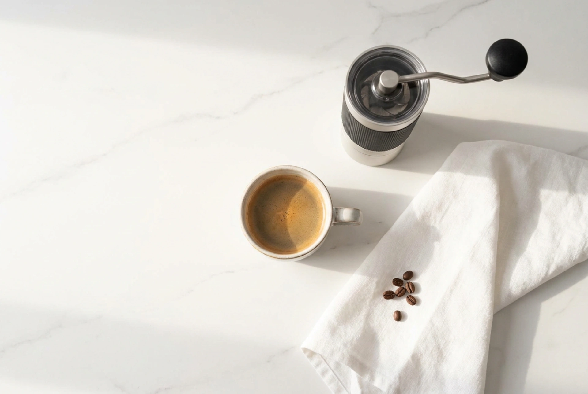 Pflege von Filterkaffeemaschinen mit Mahlwerk ohne muffigen Geruch