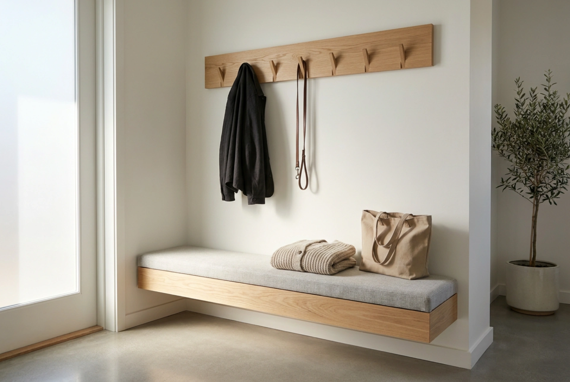 Wie Sie eine Garderobe mit Sitzbank für die tägliche Kleiderorganisation nutzen
