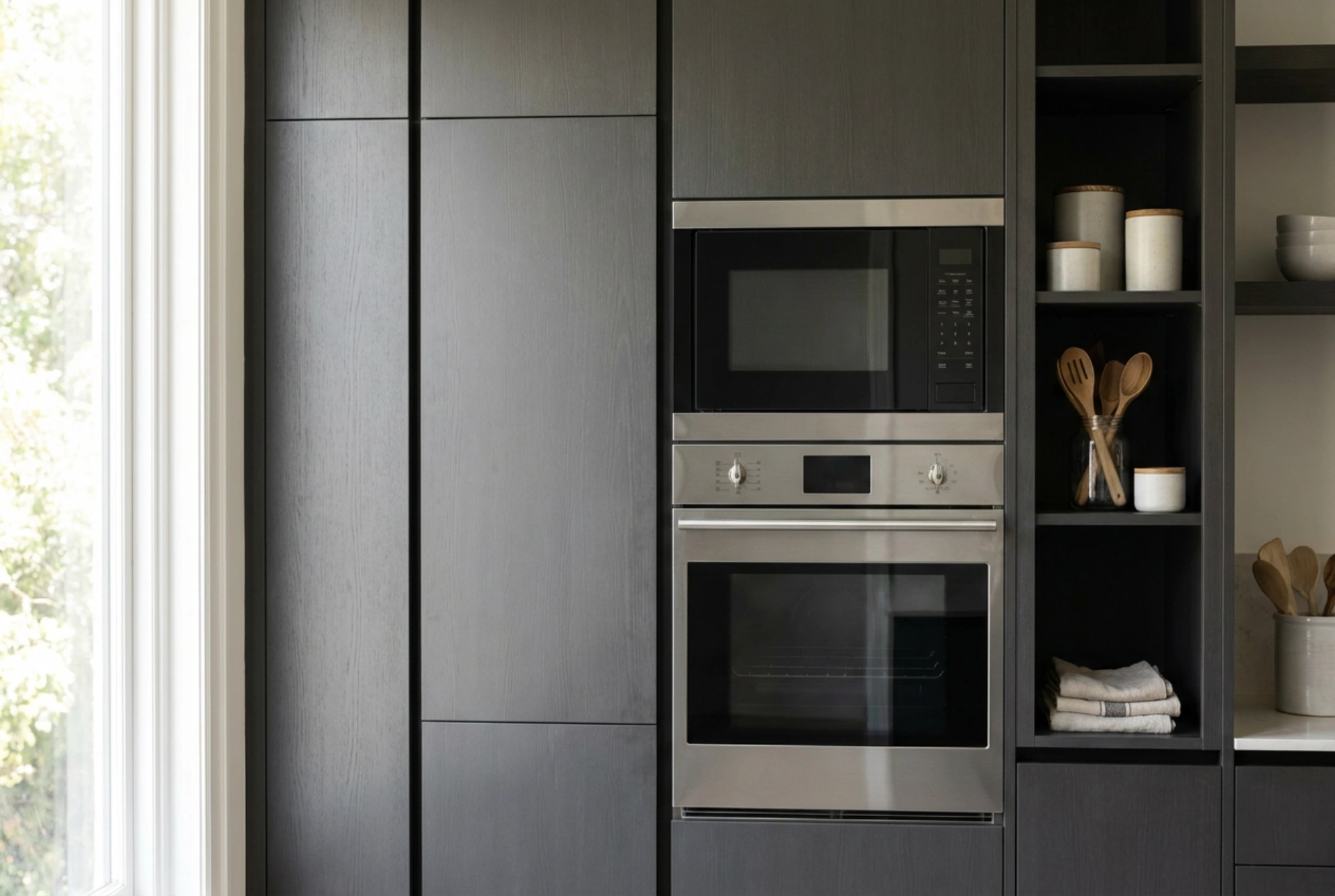 Backofen und Mikrowelle im Küchenhochschrank richtig anordnen